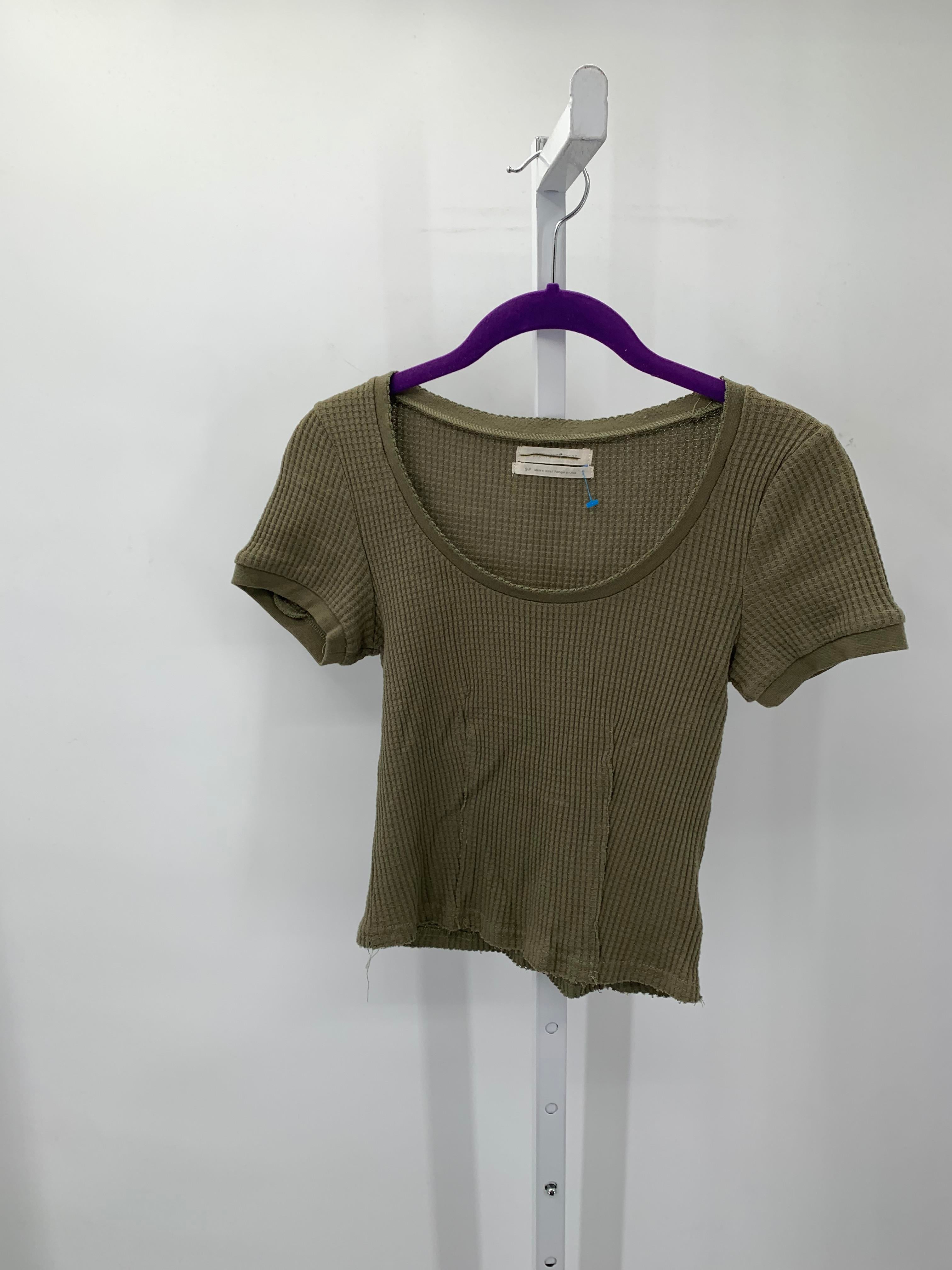 Urban Outfitters Size Small Juniors Short Sleeve Shirt