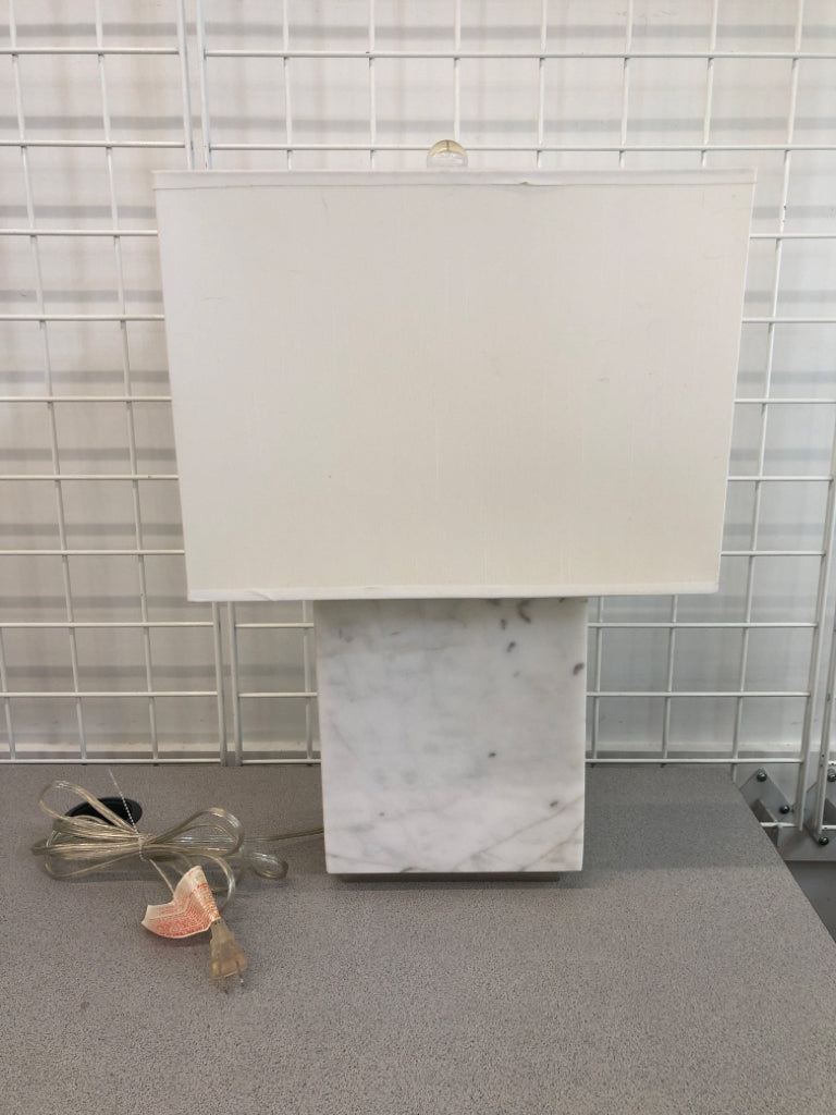 HEAVY SQUARE BASE MARBLE LAMP.