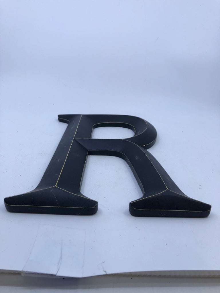 "R" MONOGRAM.