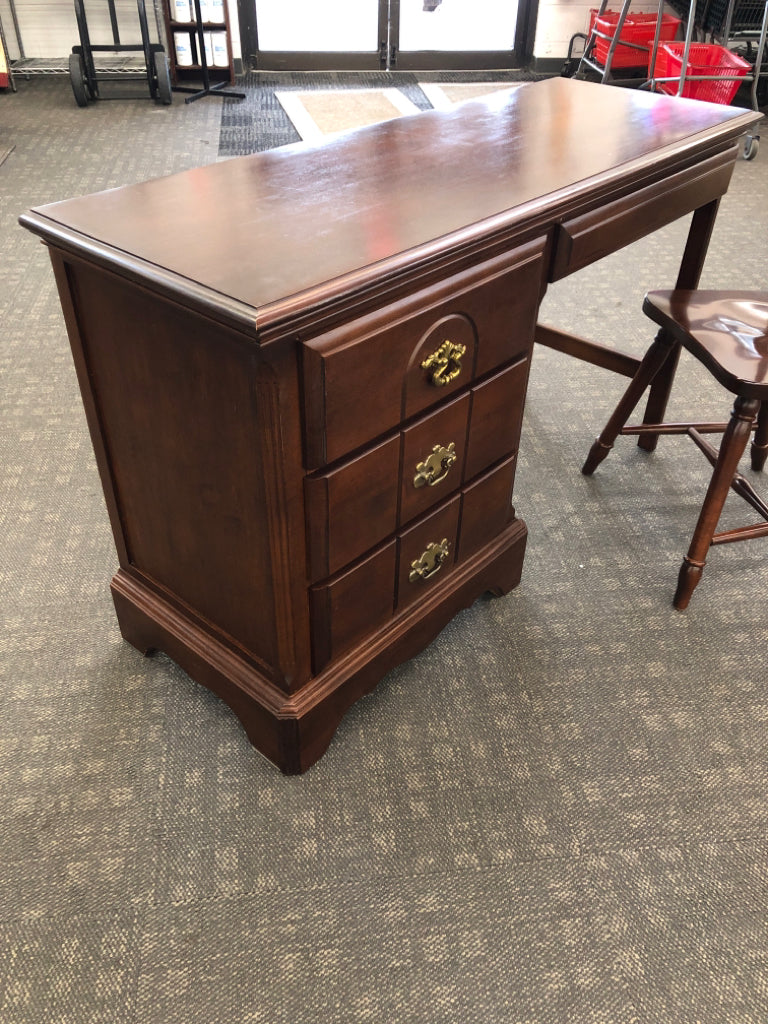 2PC MAHOGANY DESK W/3 DRAWERS ON SIDE & CHAIR.