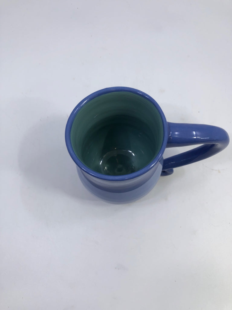 BLUE STRIPED MUG W/CURVED HANDLE.
