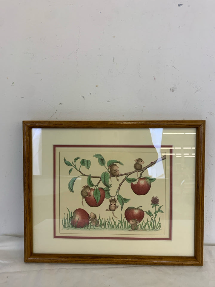 VTG MICE W APPLE PRINT IN WOOD FRAME WALL HANGING.