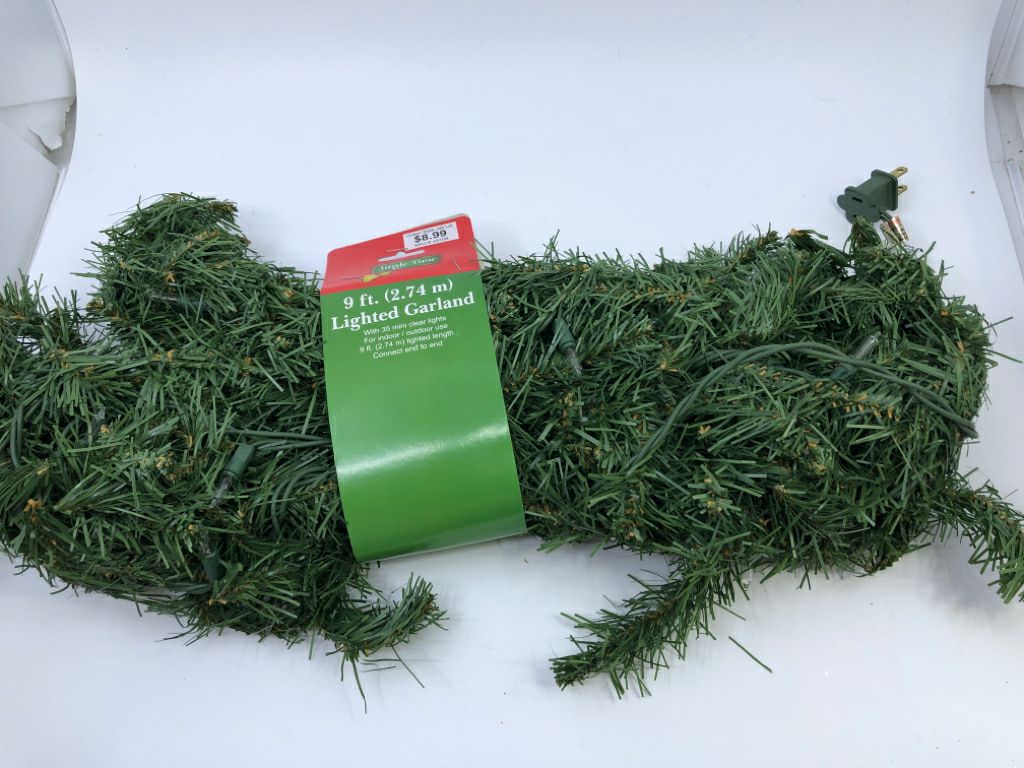 NIP LIGHT 9FT GARLAND.