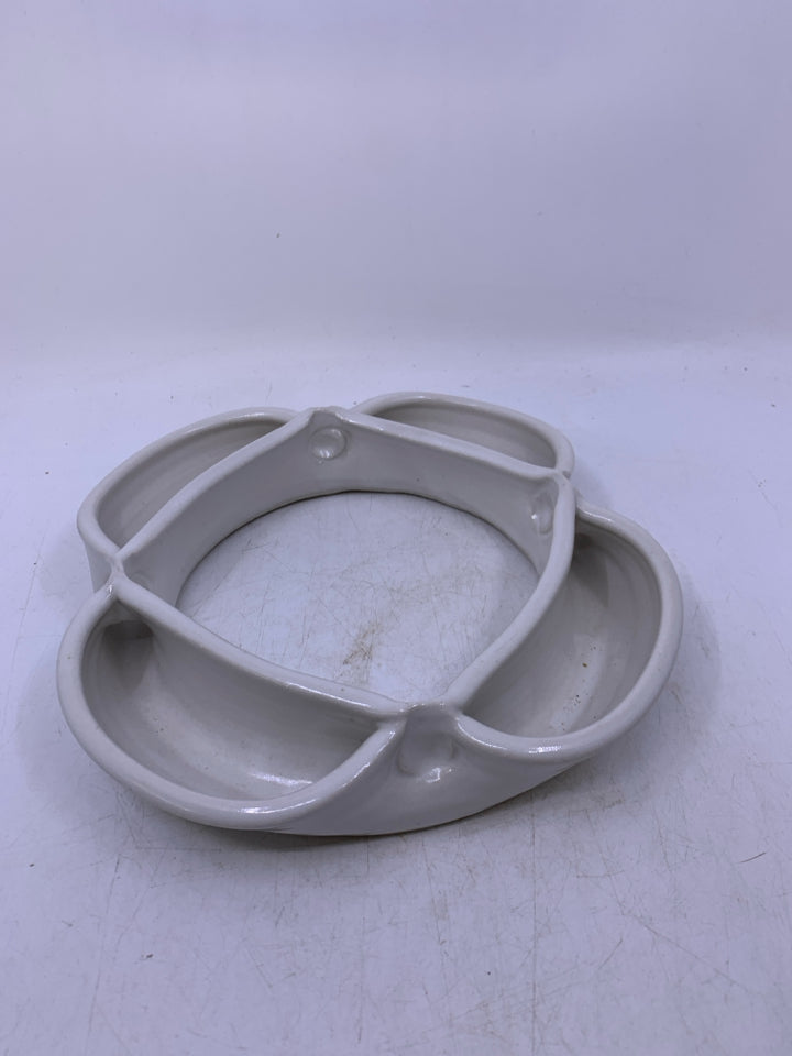 SHALLOW 4 SLOT CIRCLE VASE.