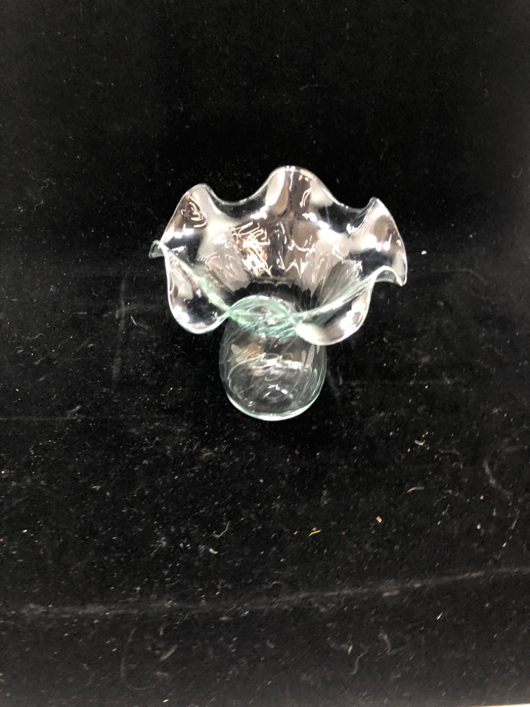 SWIRL GLASS VASE.