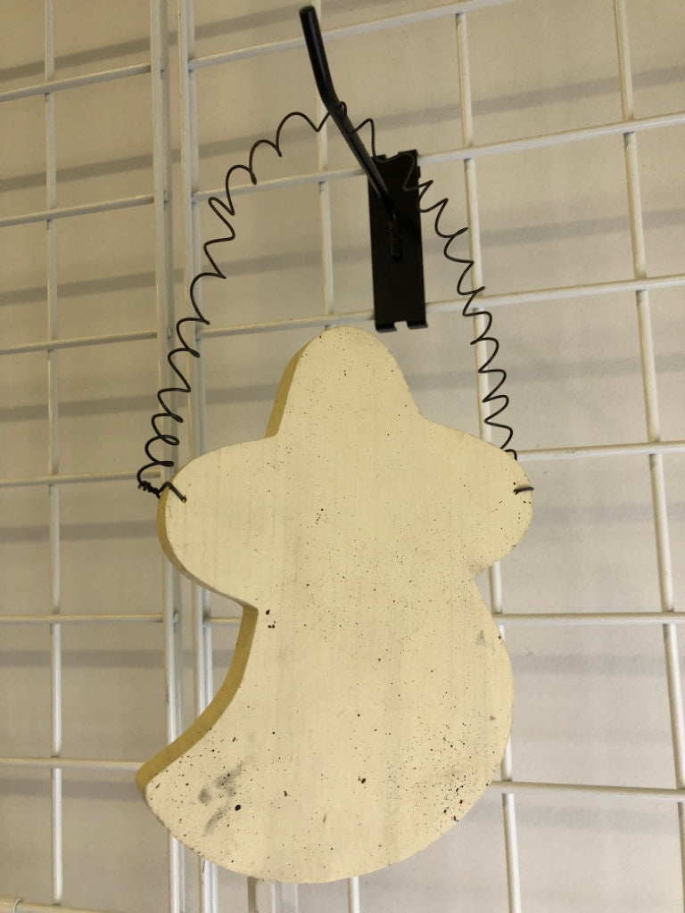 WOOD GHOST WALL HANGING.