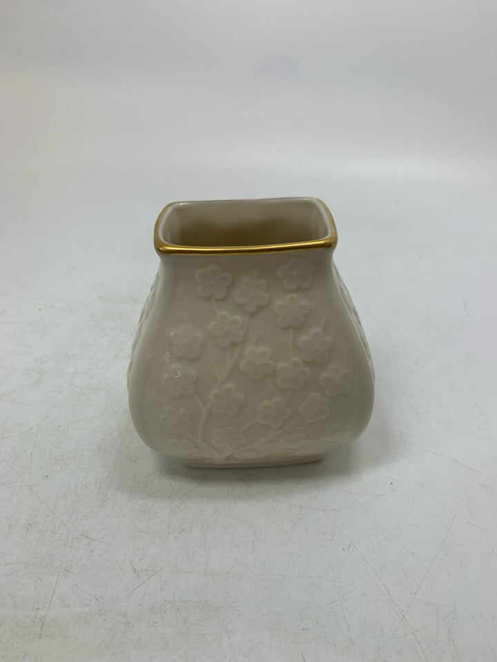 EMBOSSED FLOWERS SHORT PORCELAIN VASE W/ GOLD EDGE.