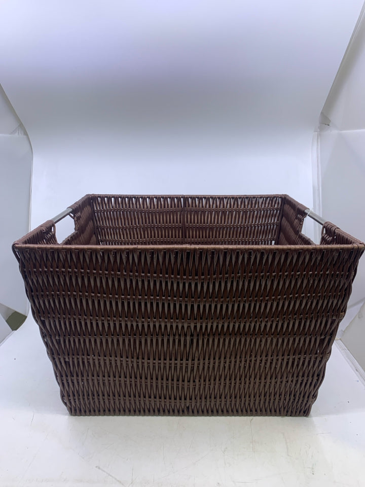 BROWN PLASTIC WOVEN W/ SILVER HANDLES.