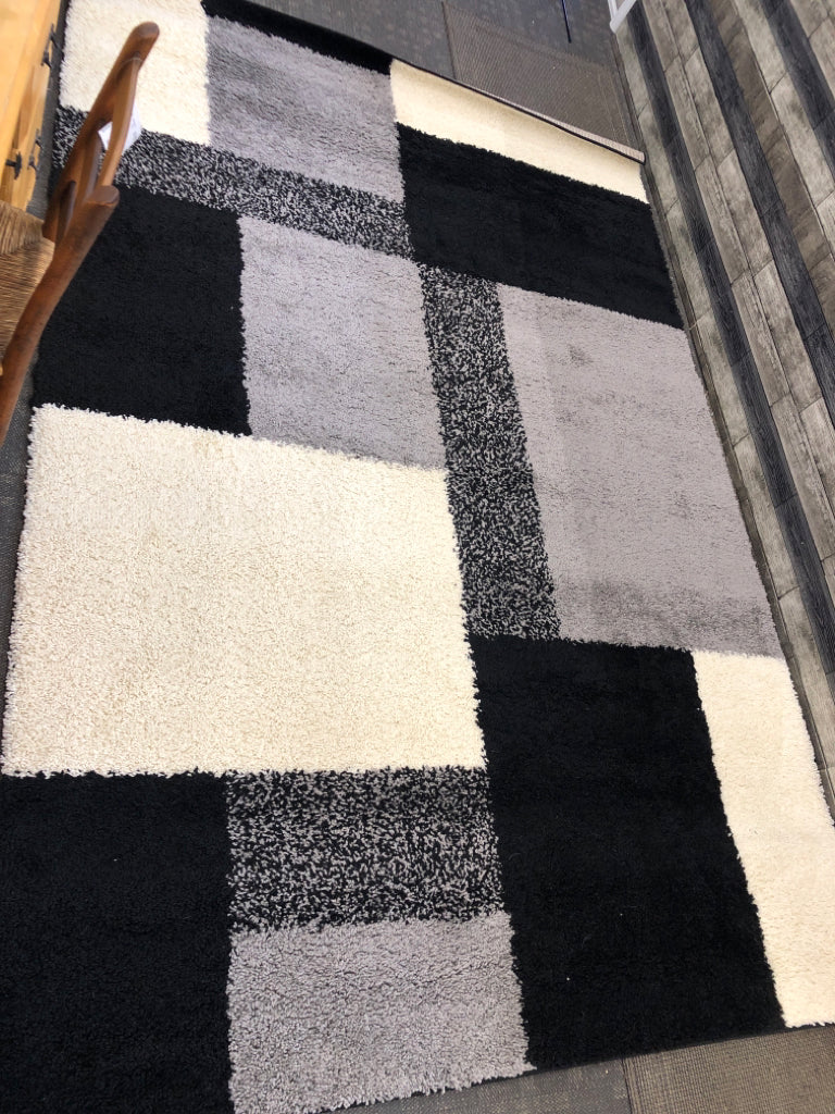 BLACK WHITE GREY CUBES SHAG RUG.