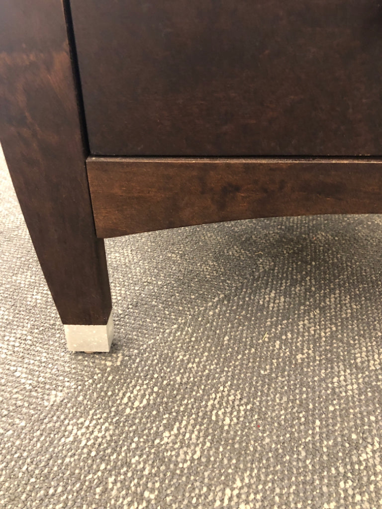DARK BROWN NIGHTSTAND W/2 DRAWERS & SILVER KNOBS.