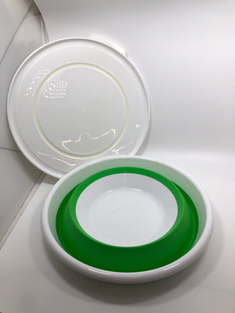 LARGE FOLDING SILICONE BOWL WITH LID.
