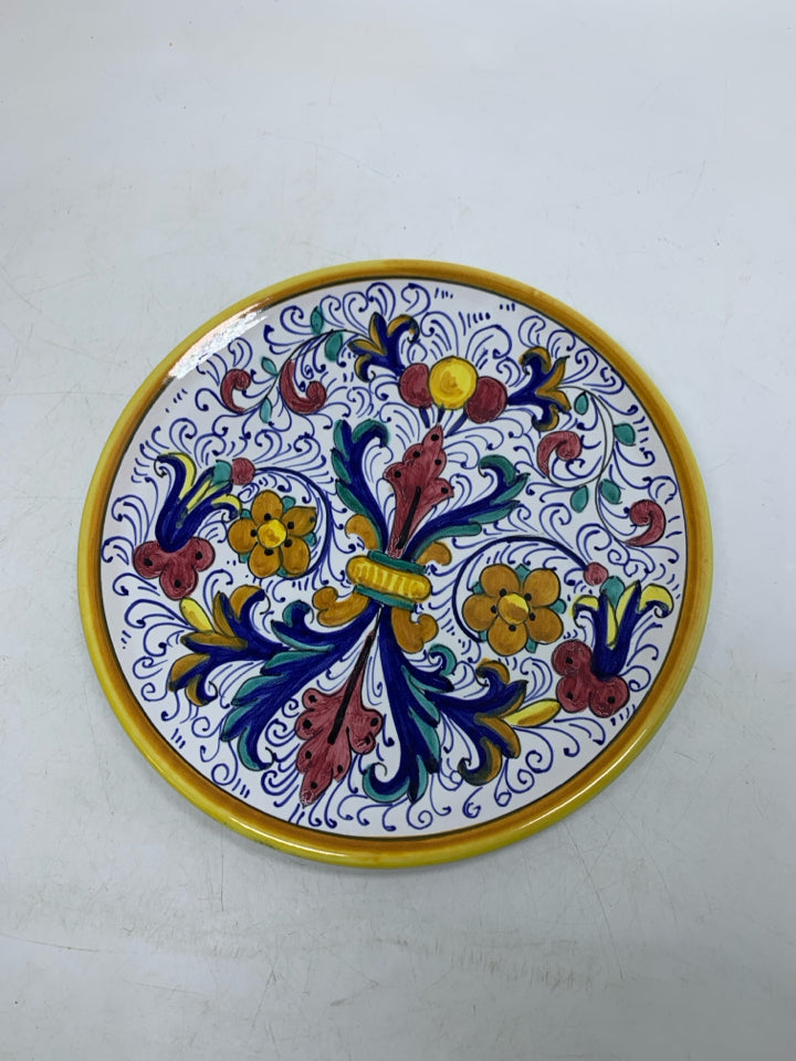 COLORFUL DECORATIVE HANGING PLATE MADE IN ITALY.