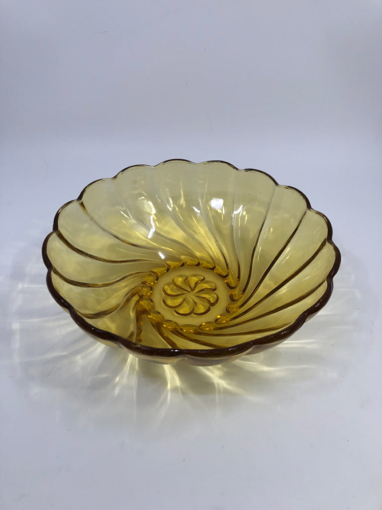 VTG AMBER GLASS BOWL W/WAVY EDGE.