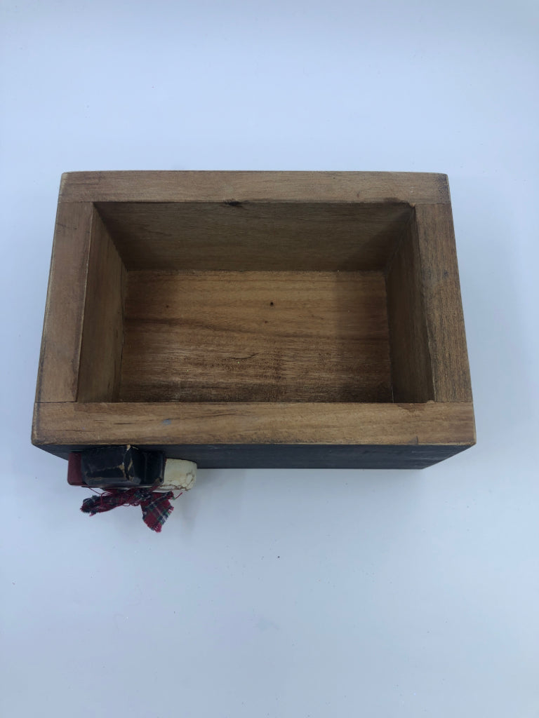 BLUE WOOD BLOCK CADDY W/ SNOWMAN.