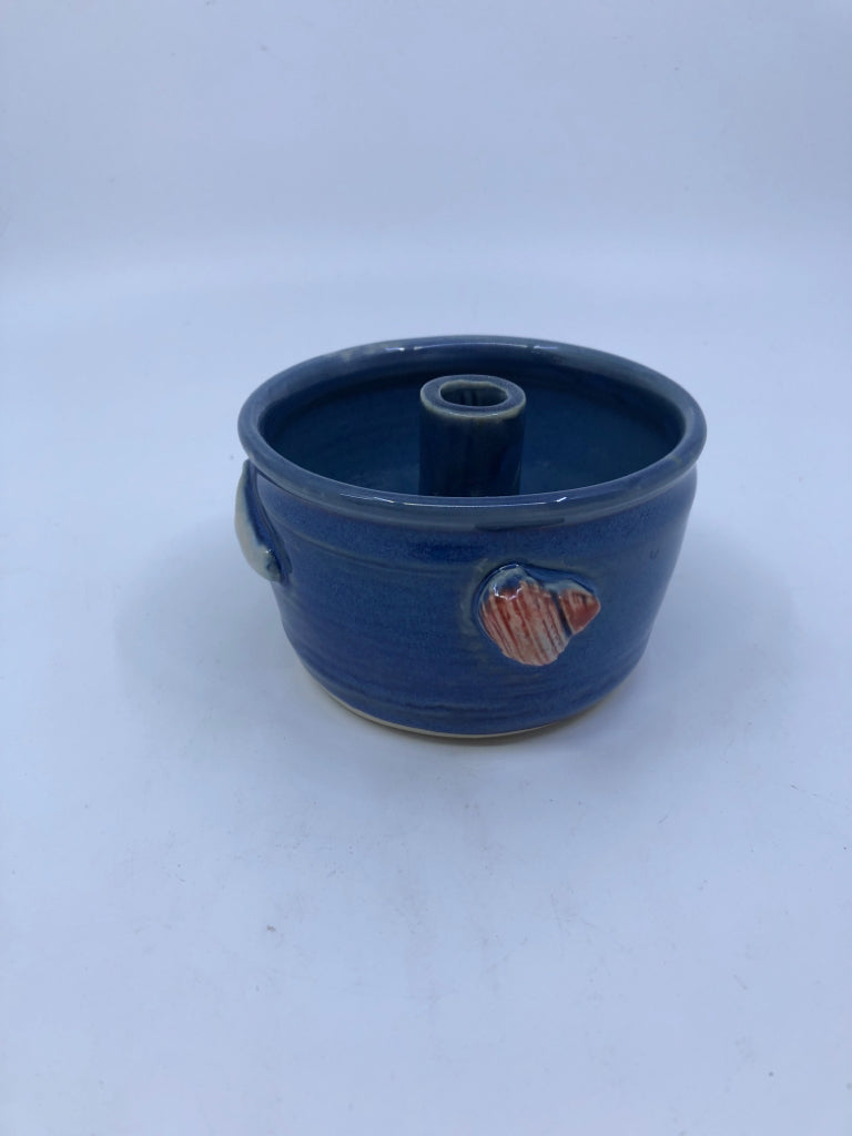 SMALL POTTERY VASE/FROG W/ EMBOSSED SHELLS.