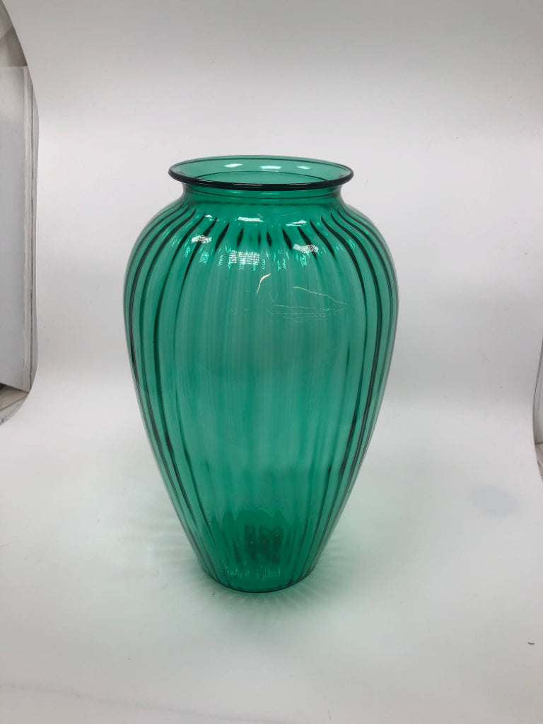 LG GREEN GLASS VASE.