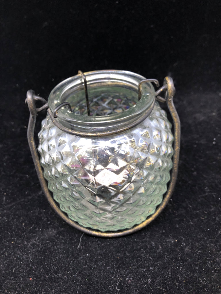 CLEAR GLASS LANTERN TEA LIGHT HOLDER.