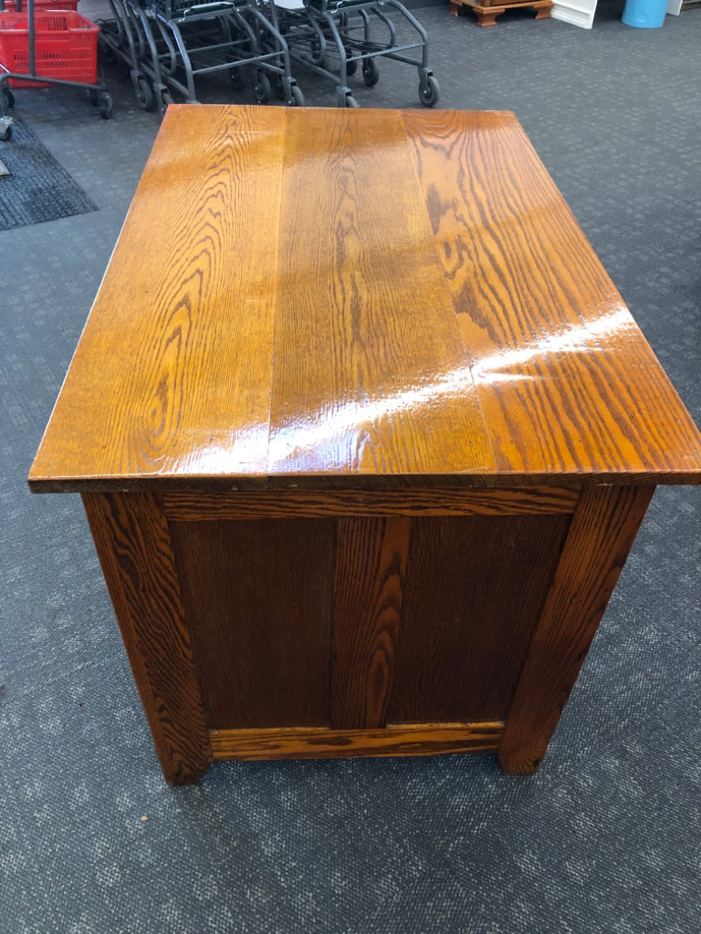 VTG OAK WOOD DESK W/4 DRAWERS BRASS DRAWER PULLS.