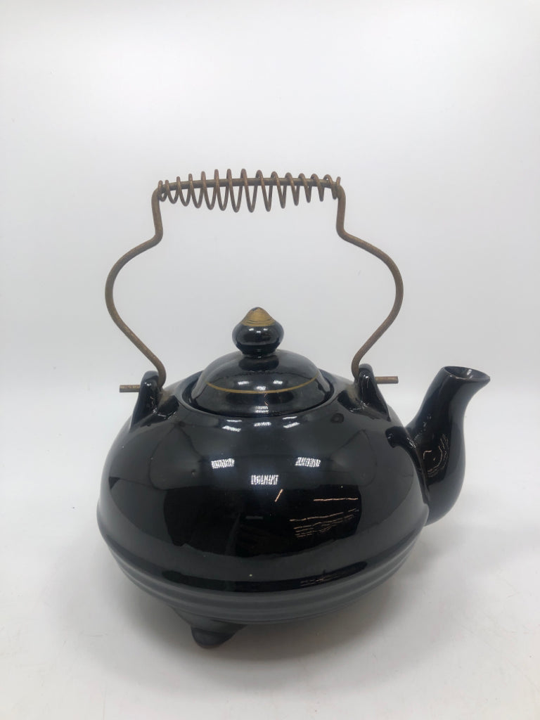 VTG BLACK CAT REDWARE TEAPOT W/RED BOW METAL HANDLE.