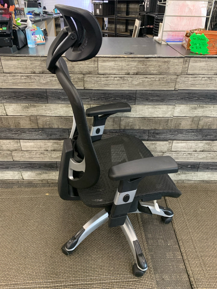 BLACK OFFICE CHAIR.