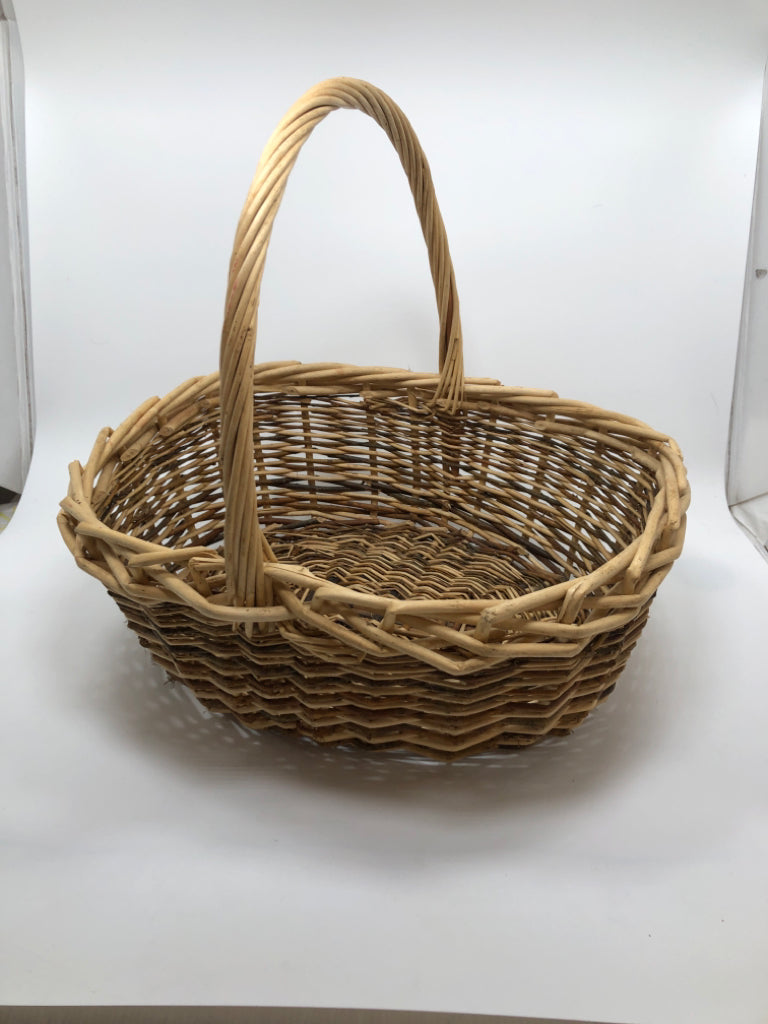 LG 2-TONED WICKER BASKET.