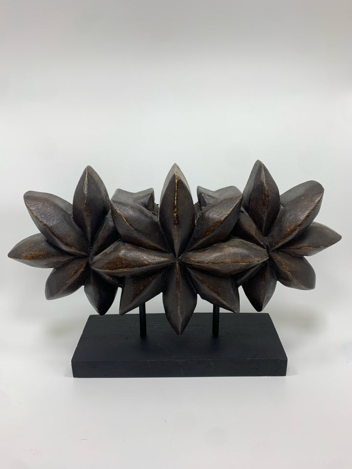 WOOD CARVED FLOWER DESK DECOR.