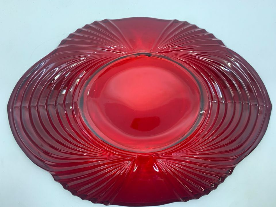 LARGE OVAL RED GLASS SERVING PLATTER.