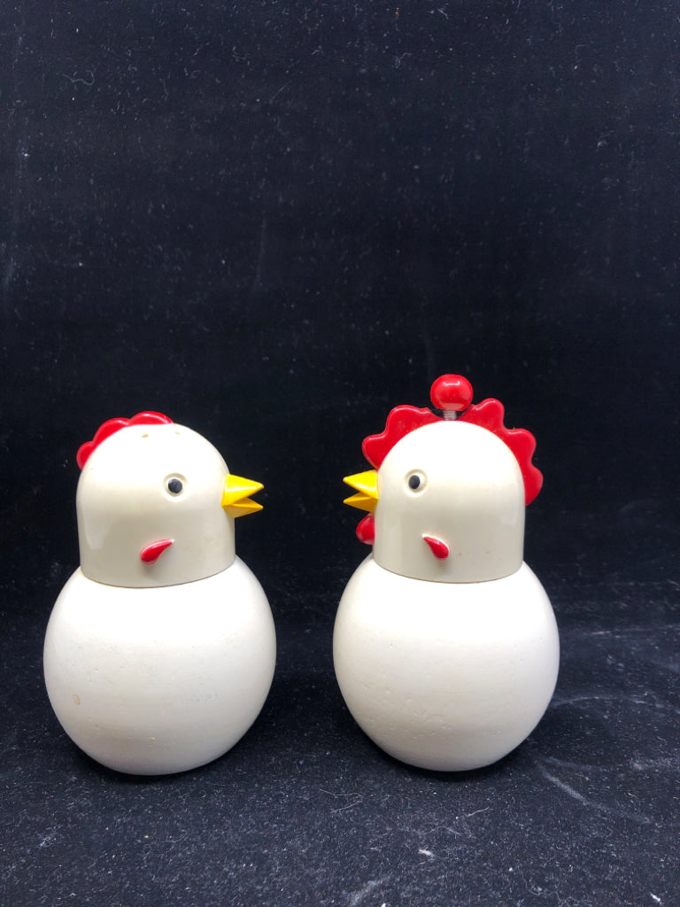 CHICKEN SALT + PEPPER SHAKER.