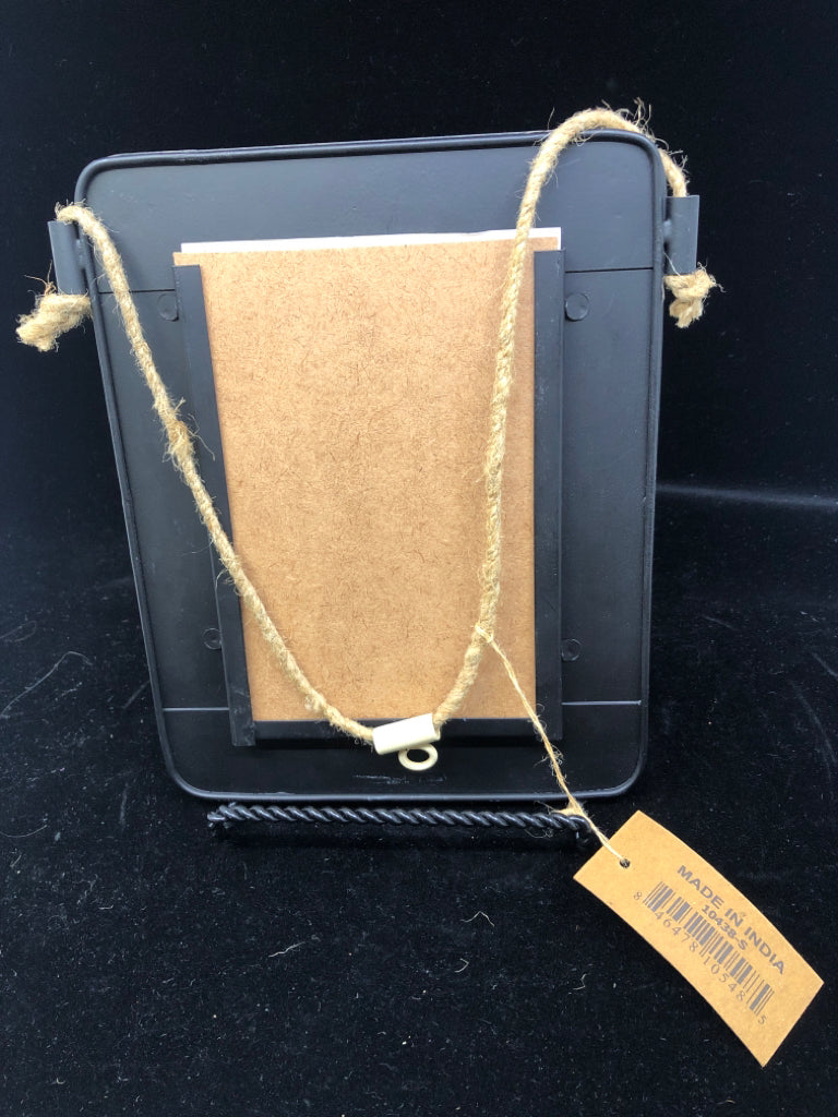 CREAM METAL PHOTO FRAME.