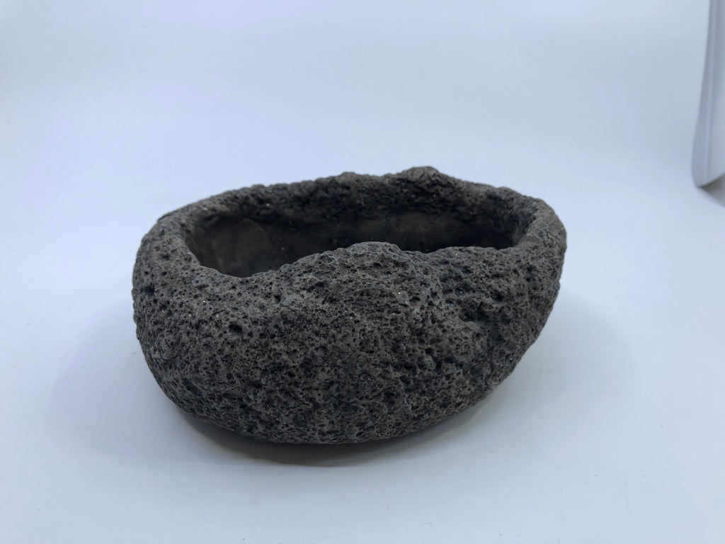 FAUX ROCK STYLE PLANTER.