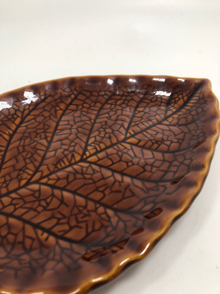 BIRCH LEAF SHAPED GLAZED PLATE.