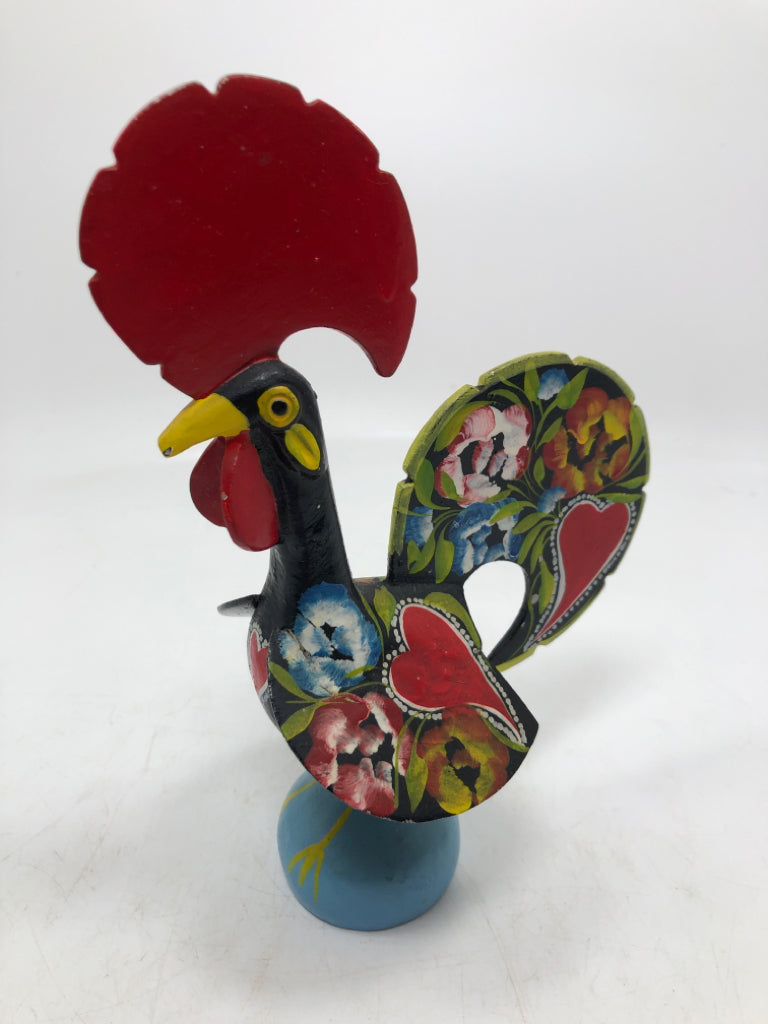 METAL ROOSTER W/FLORAL DESIGN DECOR.