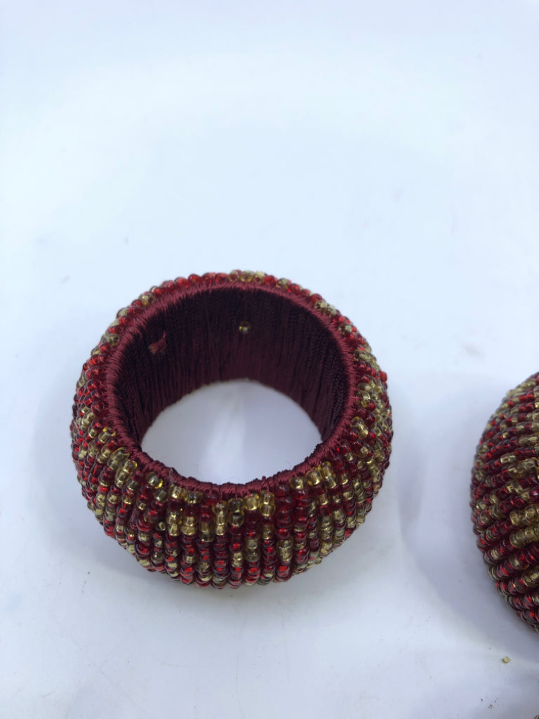 4 RED BEADED NAPKIN RINGS.