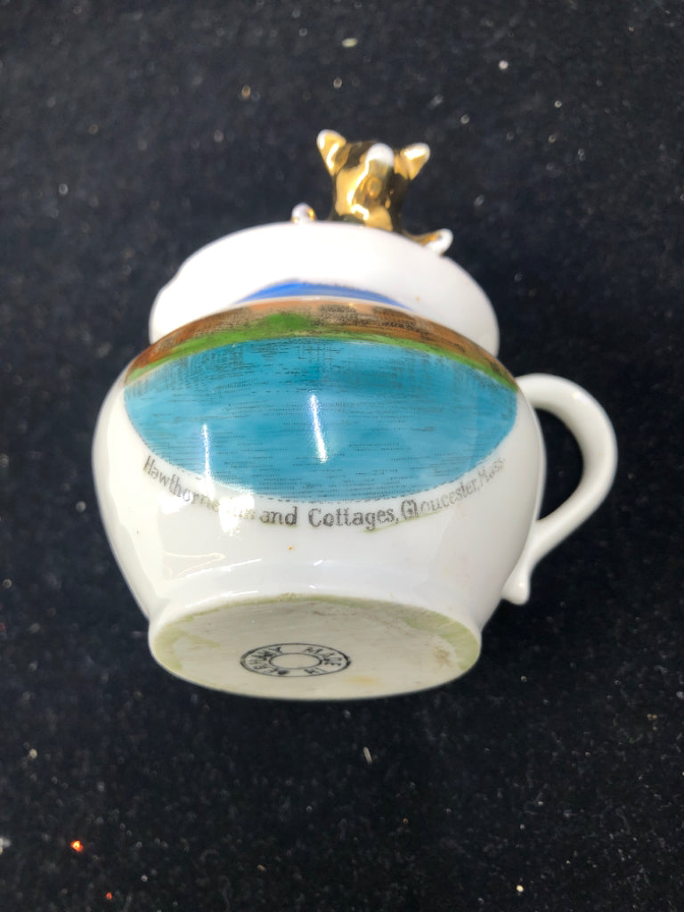 VTG SMALL HAWTHORNE INN AND COTTAGES GLOUCESTER MUG W/ GOLD PIG.