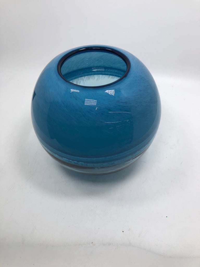 CLEAR/BLUE BLOWN GLASS FISH BOWL STYLE VASE.