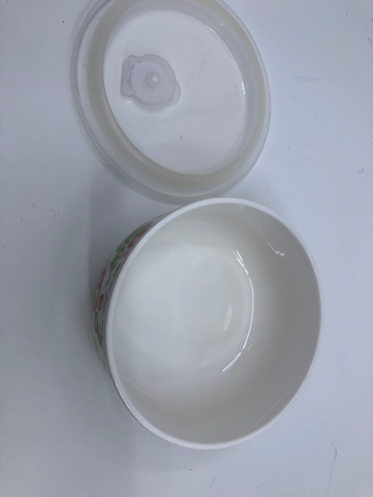 WHITE SOUP BOWL W STRAWBERRIES AND LID.