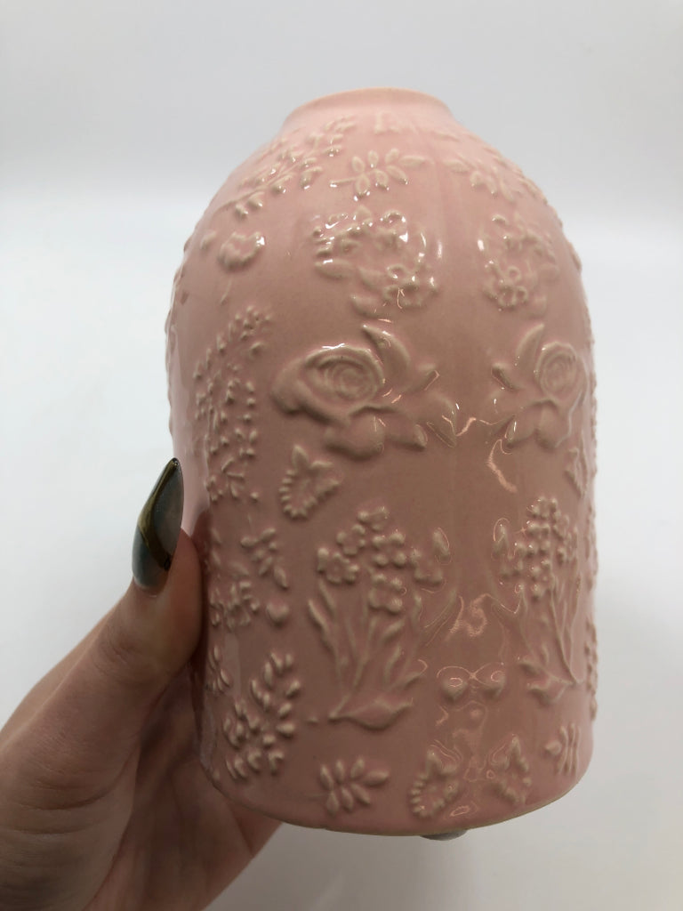 PINK FLORAL TEXTURED VASE.