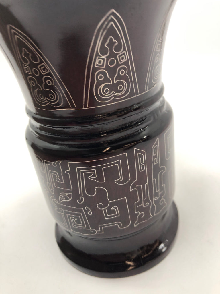 WOOD LACQUER VASE IN FABRIC BOX VASE.