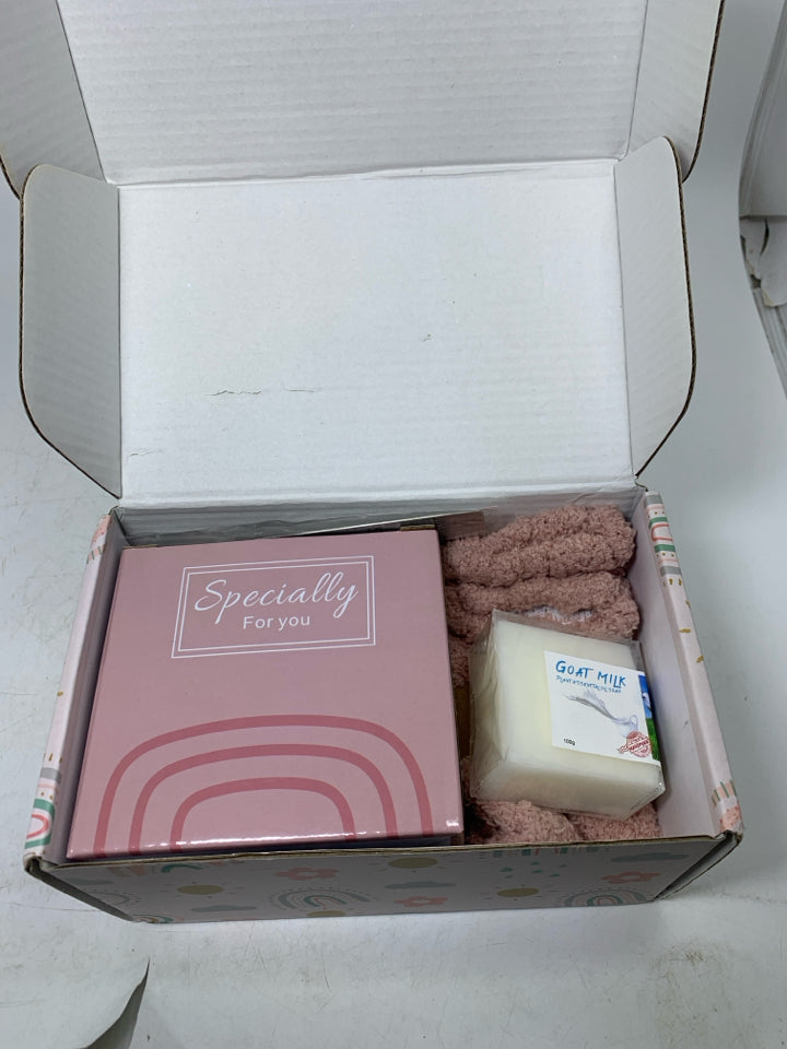 NIP BEST TEACHER EVER 6PC GIFT PACKAGE.
