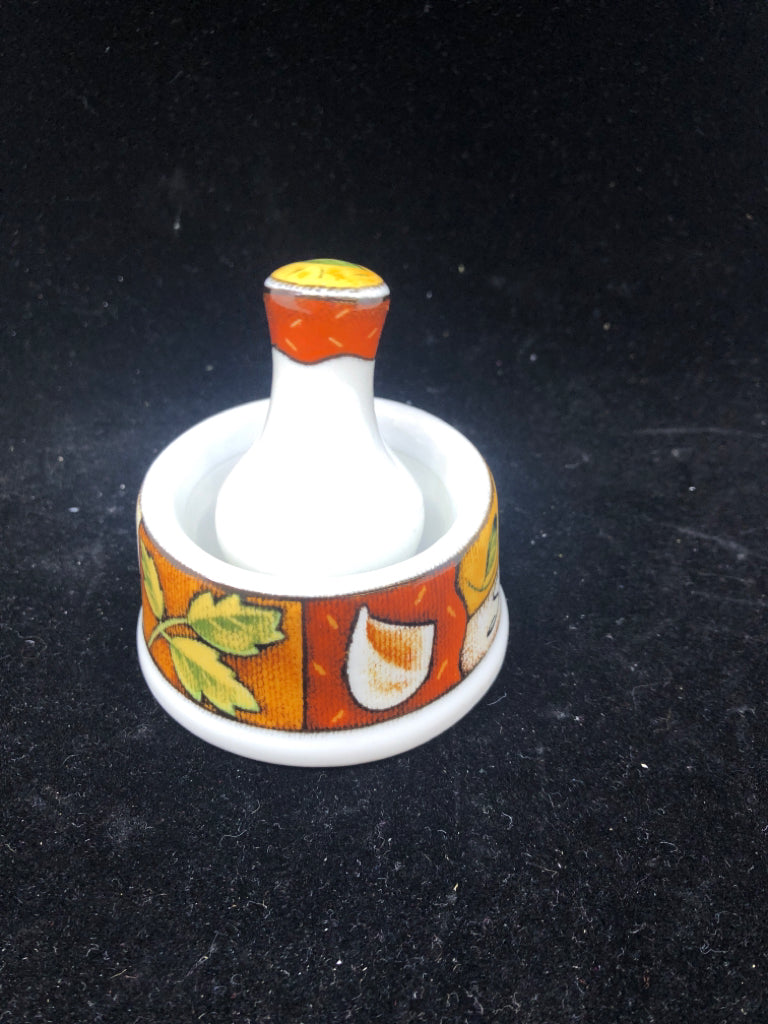 CERAMIC SPICES GRINDER MORTAR/ PESTLE.