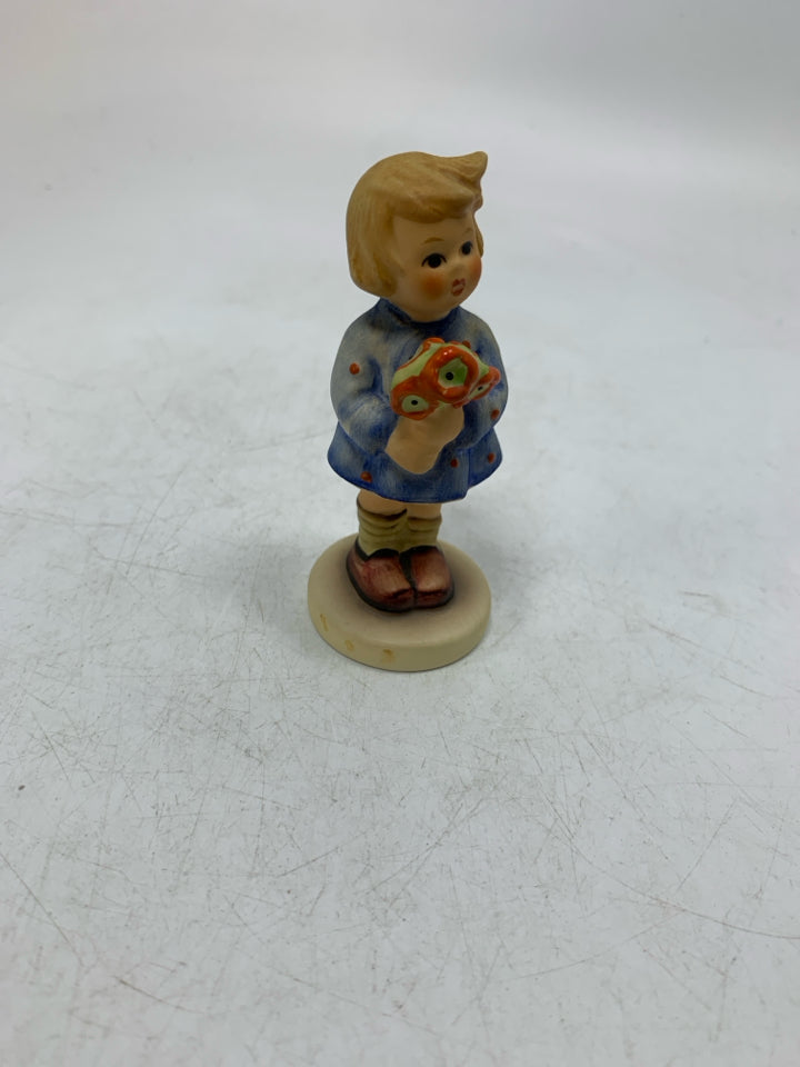 VTG HUMMEL "GIRL WITH NOSEGAY FLOWERS FIGURINE #239.