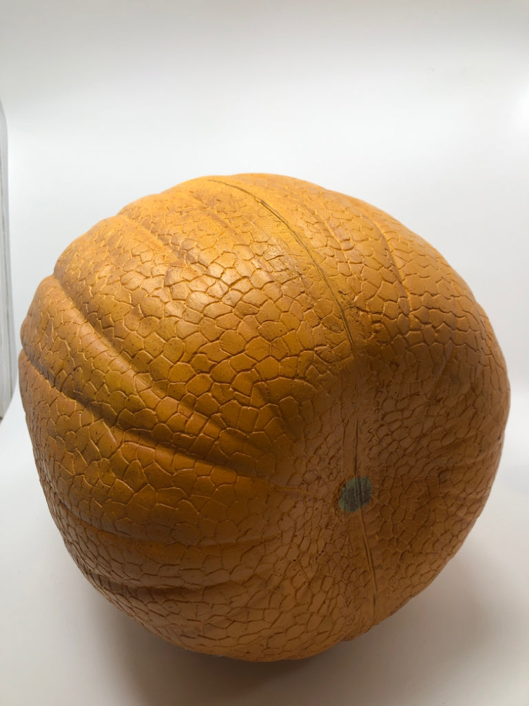 LG FOAM PUMPKIN.