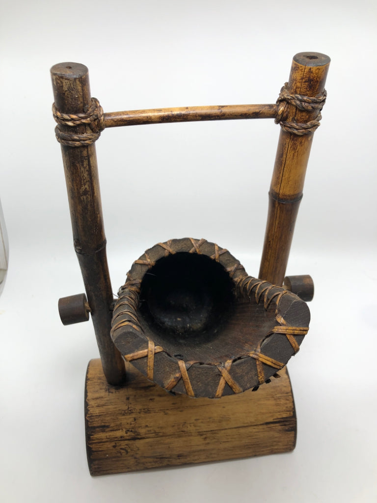 VTG HAND-CRAFTED BAMBOO ROCKING WINE BOTTLE HOLDER.