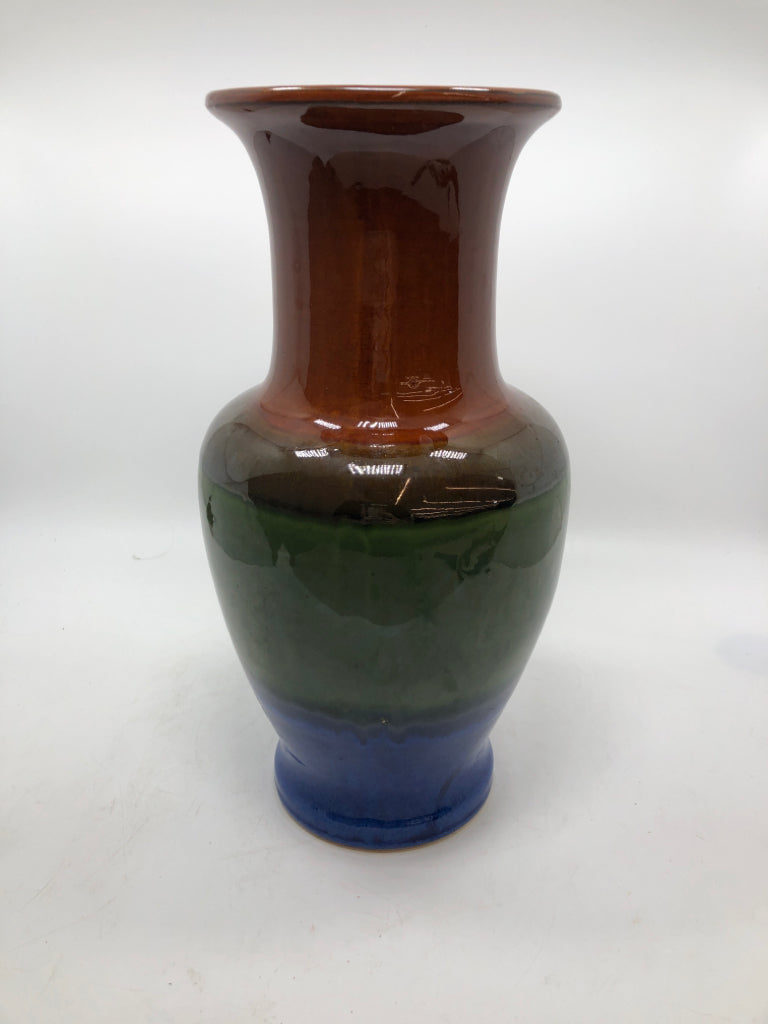 BROWN/GREEN/BLUE DRIP GLAZE VASE.