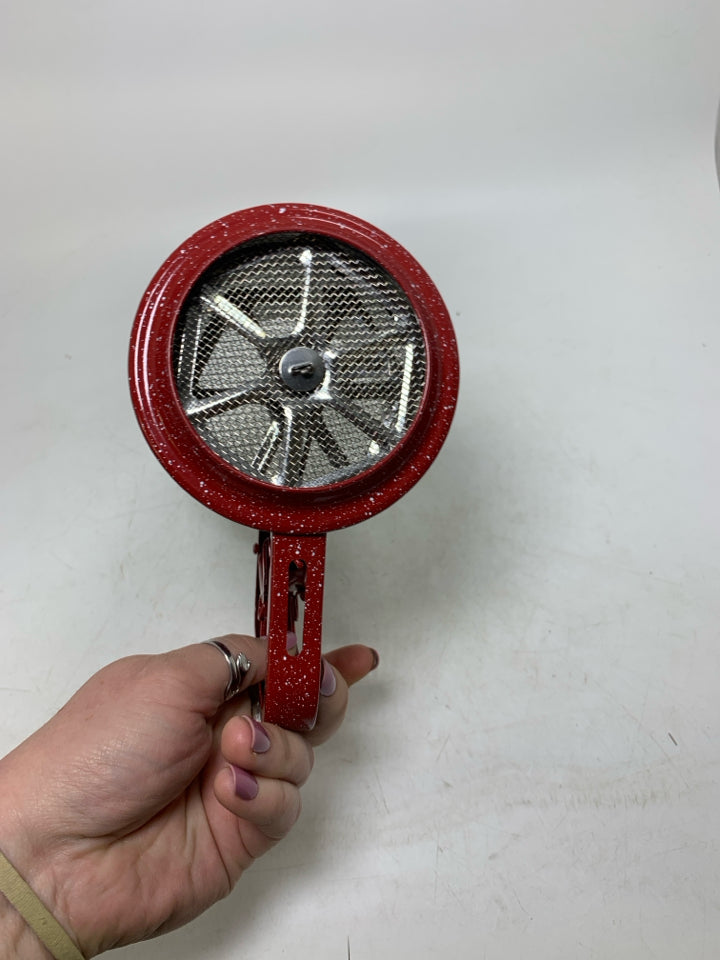 METAL HAND SIFTER.