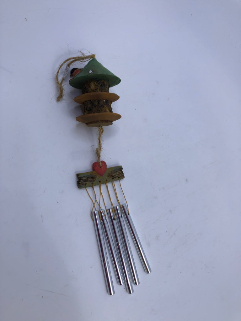 NIB SMALL RESIN BIRD WINDCHIME.