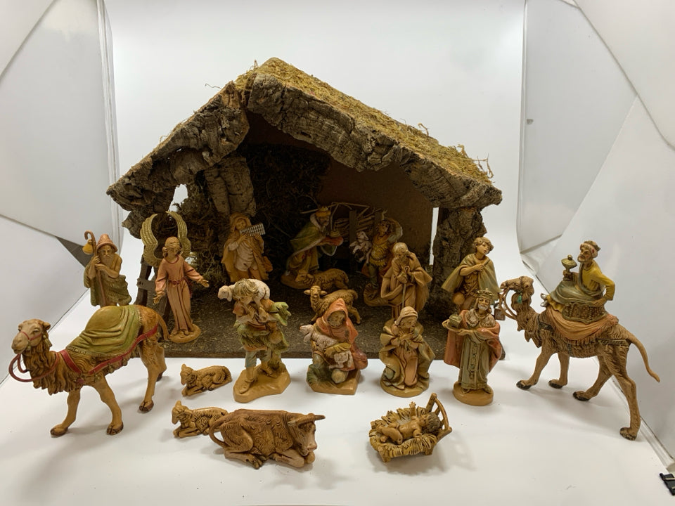 VTG 19 PC FONTANINI NATIVITY SET PLASTIC MADE IN ITALY.