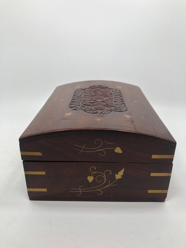 VTG HAND CARVED WOODEN JEWELRY BOX W/KEYS.