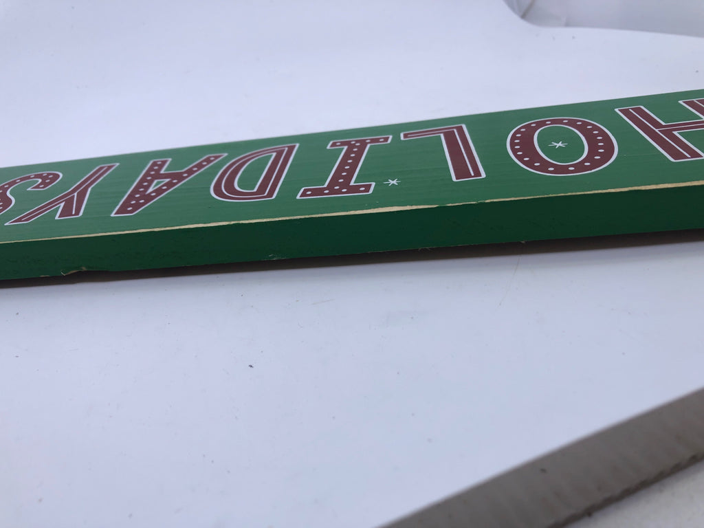 "HAPPY HOLIDAYS" GREEN SIGN.