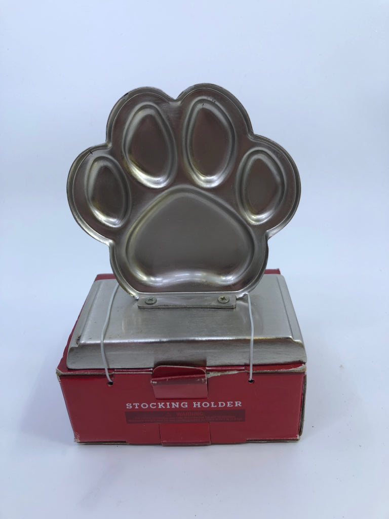 NIB PAW PRINT STOCKING HOLDER.